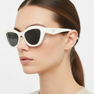 Óculos de Sol Prada PR A02S 17K08Z Feminino Branco com Lentes Cinza-Escuro