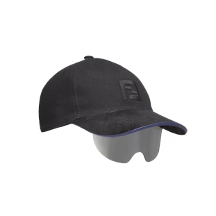 BONÉ COM VISEIRA FENDI FE 40022U 05C TU .